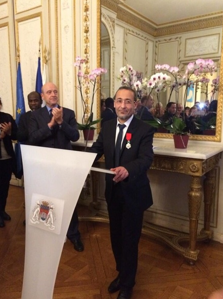 Remise de la Légion d'Honneur à Tarek Obrou par Alain Juppé en 2013
