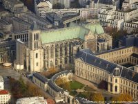 LA BASILIQUE DE SAINT DENIS ENVAHIE PAR LES MIGRANTS (Michel Georges)
