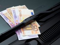 LES BANQUIERS CENTRAUX VEULENT QUE VOUS CHANGIEZ DE VOITURE (Jean Goychman)