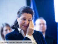 Agnes Buzyn, candidate à la Mairie de Paris en larme - Passastion de pouvoir entre Agnès Buzyn et Olivier Véran à Paris le 17 février 2020. © JB Autissier/Panoramic/Bestimage | 00471735